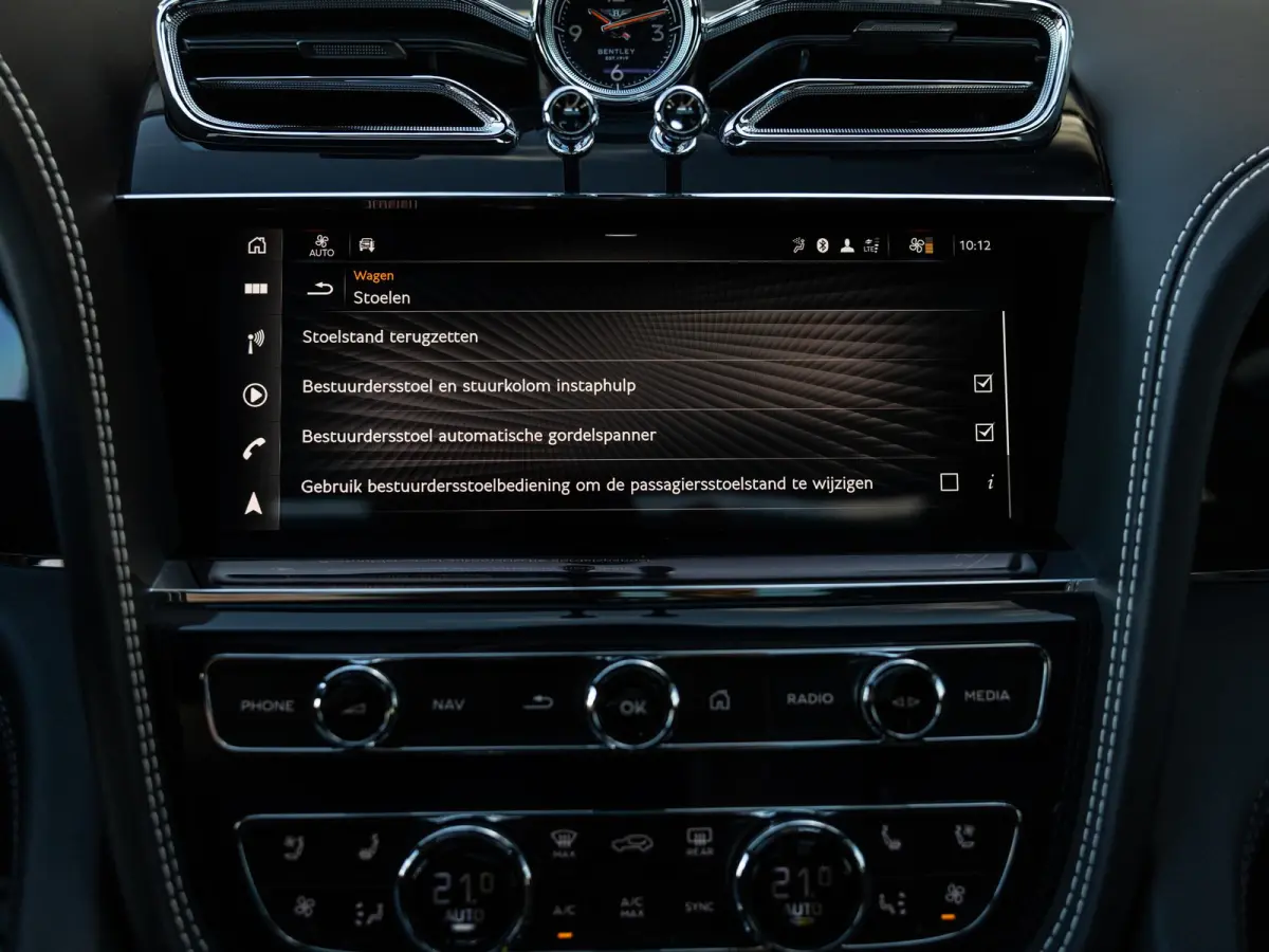 4.0 V8 | TOUR PAKKET | CITY PAKKET | NAIM SOUND | 22 INCH | PANORAMA/SCHUIF-KANTELDAK | HEAD-UP DISPLAY | NACHTZICHT | STOELMASSAGE VOOR | STOELVENTILATIE | ACHTERBANKVENTILATIE |