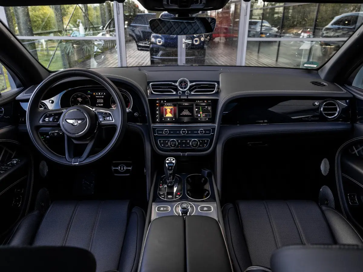 4.0 V8 | TOUR PAKKET | CITY PAKKET | NAIM SOUND | 22 INCH | PANORAMA/SCHUIF-KANTELDAK | HEAD-UP DISPLAY | NACHTZICHT | STOELMASSAGE VOOR | STOELVENTILATIE | ACHTERBANKVENTILATIE |