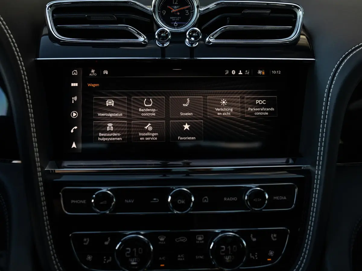 4.0 V8 | TOUR PAKKET | CITY PAKKET | NAIM SOUND | 22 INCH | PANORAMA/SCHUIF-KANTELDAK | HEAD-UP DISPLAY | NACHTZICHT | STOELMASSAGE VOOR | STOELVENTILATIE | ACHTERBANKVENTILATIE |