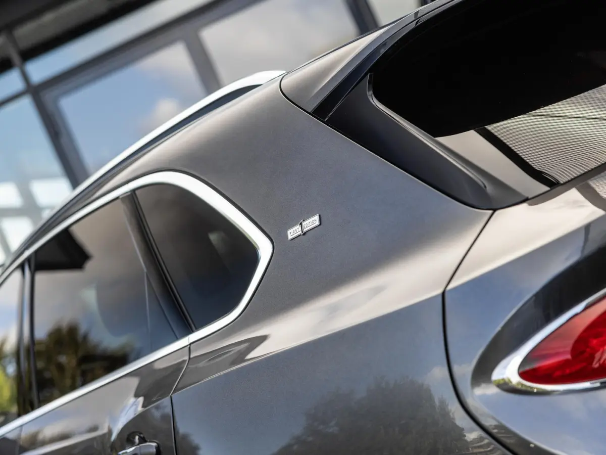 4.0 V8 | TOUR PAKKET | CITY PAKKET | NAIM SOUND | 22 INCH | PANORAMA/SCHUIF-KANTELDAK | HEAD-UP DISPLAY | NACHTZICHT | STOELMASSAGE VOOR | STOELVENTILATIE | ACHTERBANKVENTILATIE |