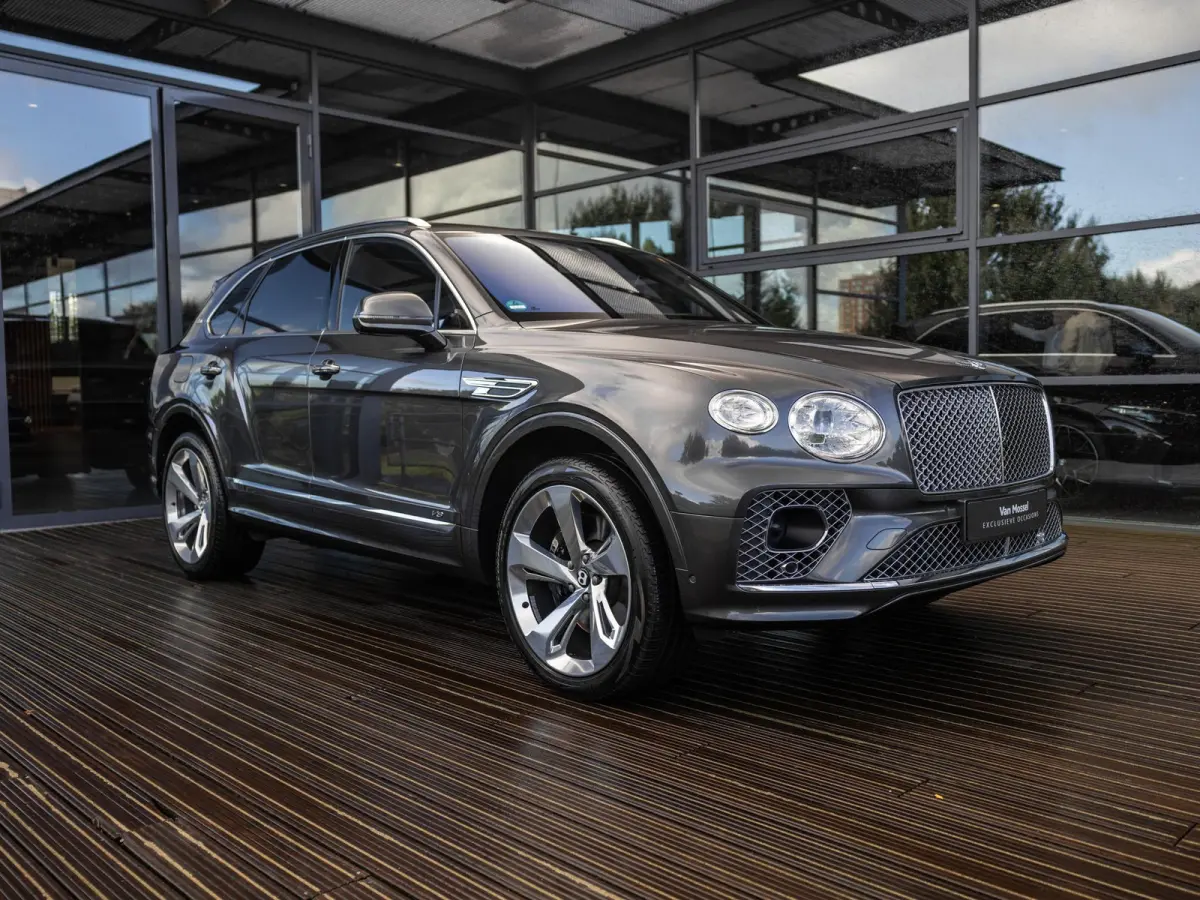 4.0 V8 | TOUR PAKKET | CITY PAKKET | NAIM SOUND | 22 INCH | PANORAMA/SCHUIF-KANTELDAK | HEAD-UP DISPLAY | NACHTZICHT | STOELMASSAGE VOOR | STOELVENTILATIE | ACHTERBANKVENTILATIE |
