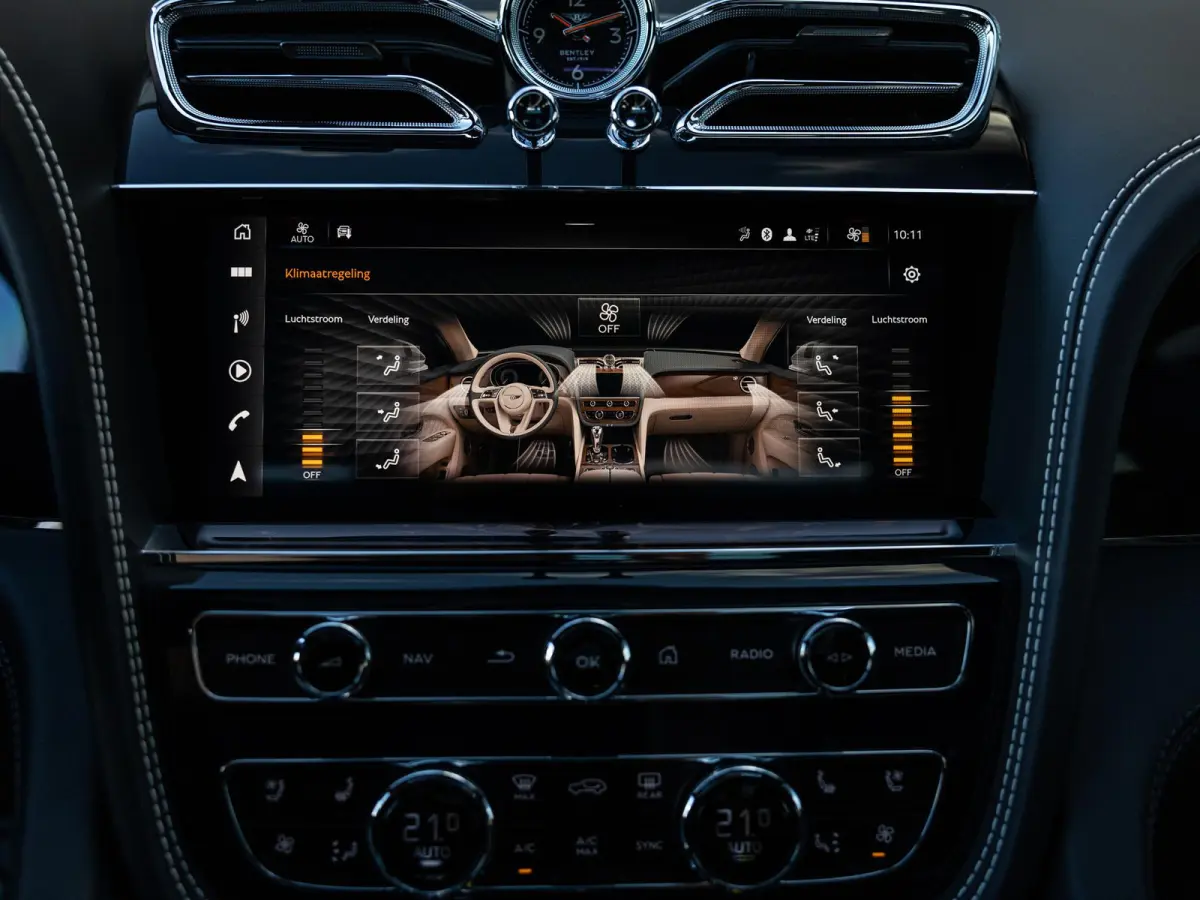 4.0 V8 | TOUR PAKKET | CITY PAKKET | NAIM SOUND | 22 INCH | PANORAMA/SCHUIF-KANTELDAK | HEAD-UP DISPLAY | NACHTZICHT | STOELMASSAGE VOOR | STOELVENTILATIE | ACHTERBANKVENTILATIE |