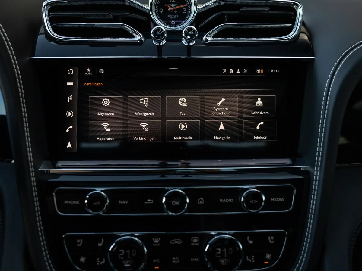 4.0 V8 | TOUR PAKKET | CITY PAKKET | NAIM SOUND | 22 INCH | PANORAMA/SCHUIF-KANTELDAK | HEAD-UP DISPLAY | NACHTZICHT | STOELMASSAGE VOOR | STOELVENTILATIE | ACHTERBANKVENTILATIE |