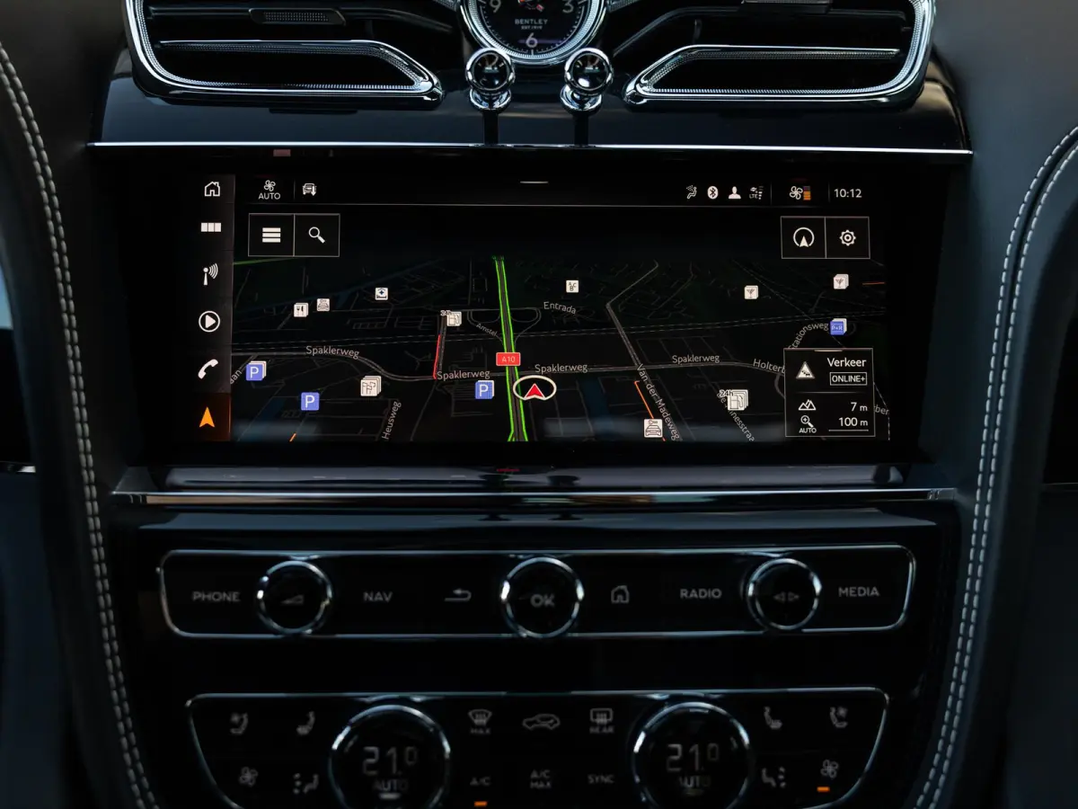 4.0 V8 | TOUR PAKKET | CITY PAKKET | NAIM SOUND | 22 INCH | PANORAMA/SCHUIF-KANTELDAK | HEAD-UP DISPLAY | NACHTZICHT | STOELMASSAGE VOOR | STOELVENTILATIE | ACHTERBANKVENTILATIE |