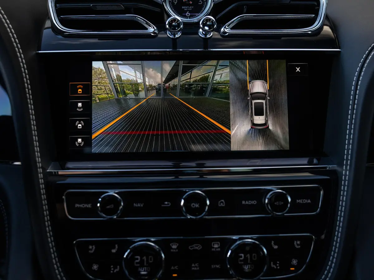 4.0 V8 | TOUR PAKKET | CITY PAKKET | NAIM SOUND | 22 INCH | PANORAMA/SCHUIF-KANTELDAK | HEAD-UP DISPLAY | NACHTZICHT | STOELMASSAGE VOOR | STOELVENTILATIE | ACHTERBANKVENTILATIE |