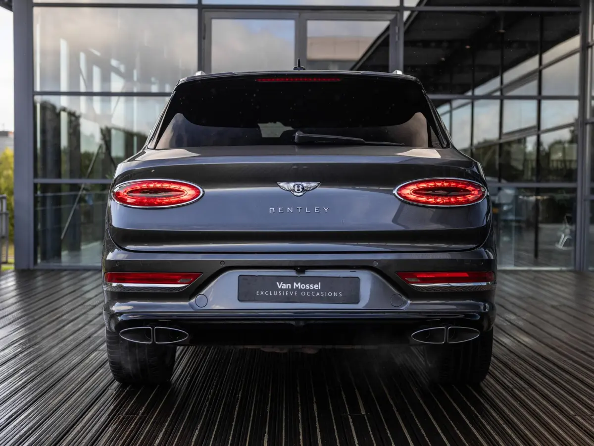4.0 V8 | TOUR PAKKET | CITY PAKKET | NAIM SOUND | 22 INCH | PANORAMA/SCHUIF-KANTELDAK | HEAD-UP DISPLAY | NACHTZICHT | STOELMASSAGE VOOR | STOELVENTILATIE | ACHTERBANKVENTILATIE |