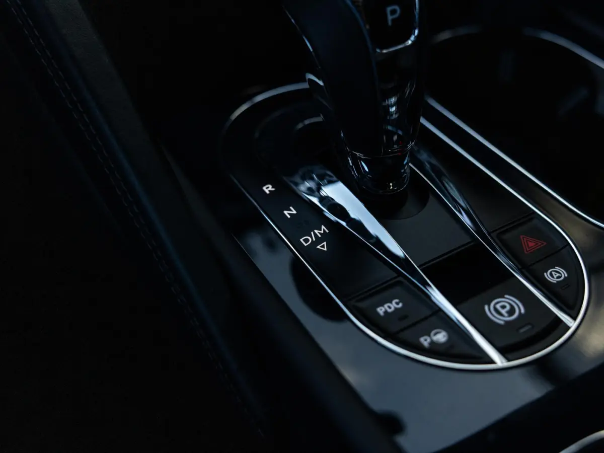 4.0 V8 | TOUR PAKKET | CITY PAKKET | NAIM SOUND | 22 INCH | PANORAMA/SCHUIF-KANTELDAK | HEAD-UP DISPLAY | NACHTZICHT | STOELMASSAGE VOOR | STOELVENTILATIE | ACHTERBANKVENTILATIE |