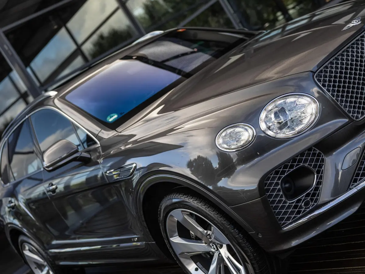 4.0 V8 | TOUR PAKKET | CITY PAKKET | NAIM SOUND | 22 INCH | PANORAMA/SCHUIF-KANTELDAK | HEAD-UP DISPLAY | NACHTZICHT | STOELMASSAGE VOOR | STOELVENTILATIE | ACHTERBANKVENTILATIE |