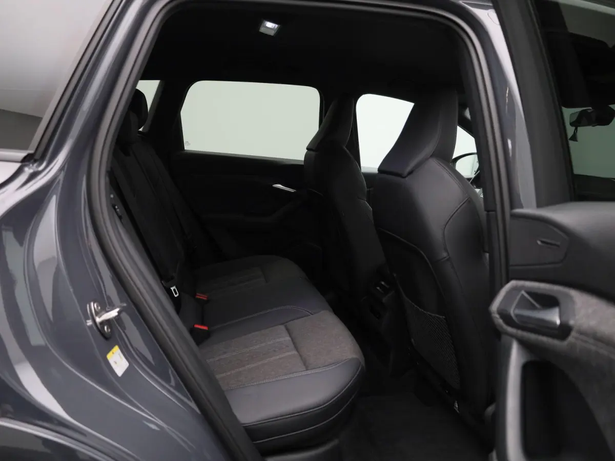 Launch edition 83 kWh 252 PK | Adaptive cruise control | Navigatie | Stuurverwarming | Stoelverwarming voor & achter | Elektrisch instel. voorstoelen | 360 Camera | Smartphone interface | MM