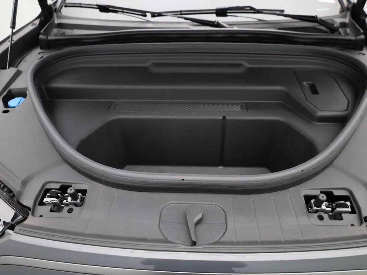 Launch edition 83 kWh 252 PK | Adaptive cruise control | Navigatie | Stuurverwarming | Stoelverwarming voor & achter | Elektrisch instel. voorstoelen | 360 Camera | Smartphone interface | MM