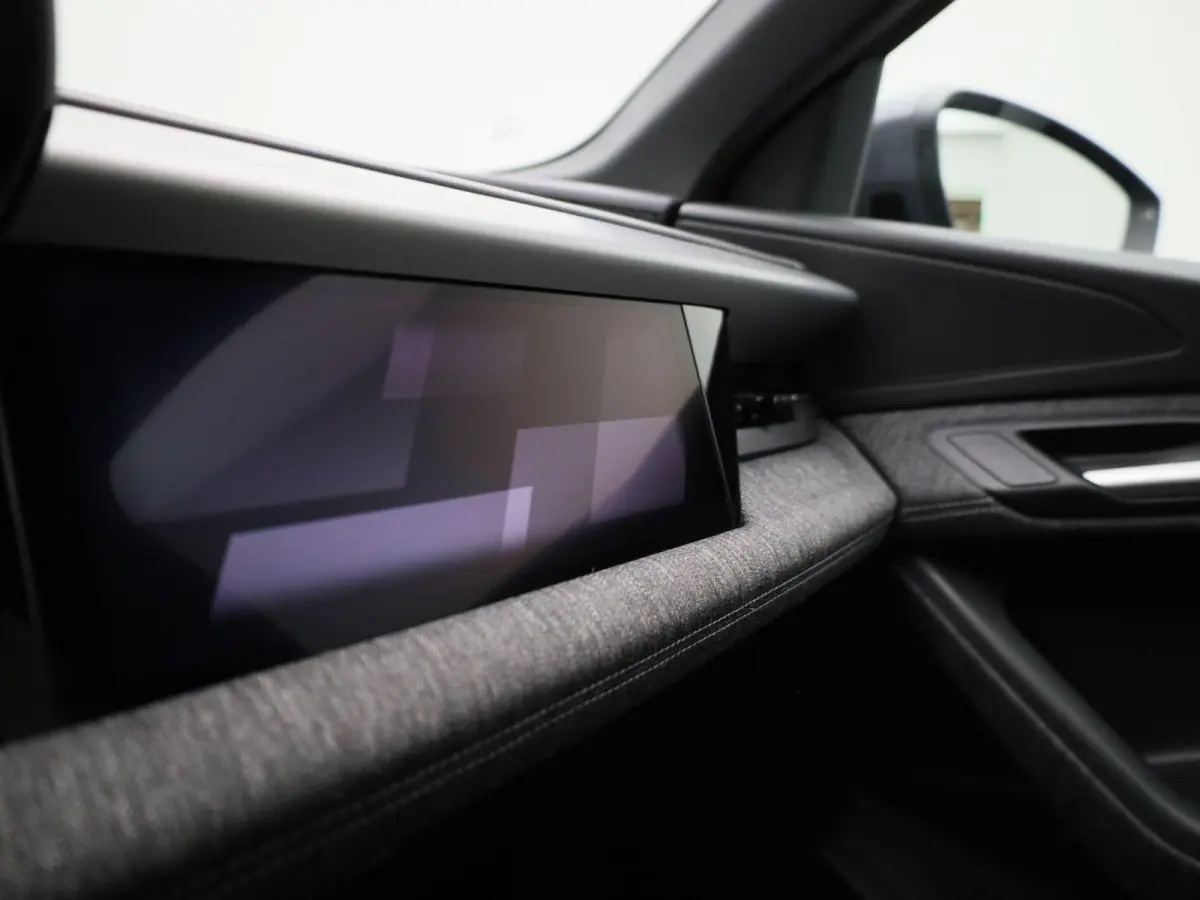 Launch edition 83 kWh 252 PK | Adaptive cruise control | Navigatie | Stuurverwarming | Stoelverwarming voor & achter | Elektrisch instel. voorstoelen | 360 Camera | Smartphone interface | MM