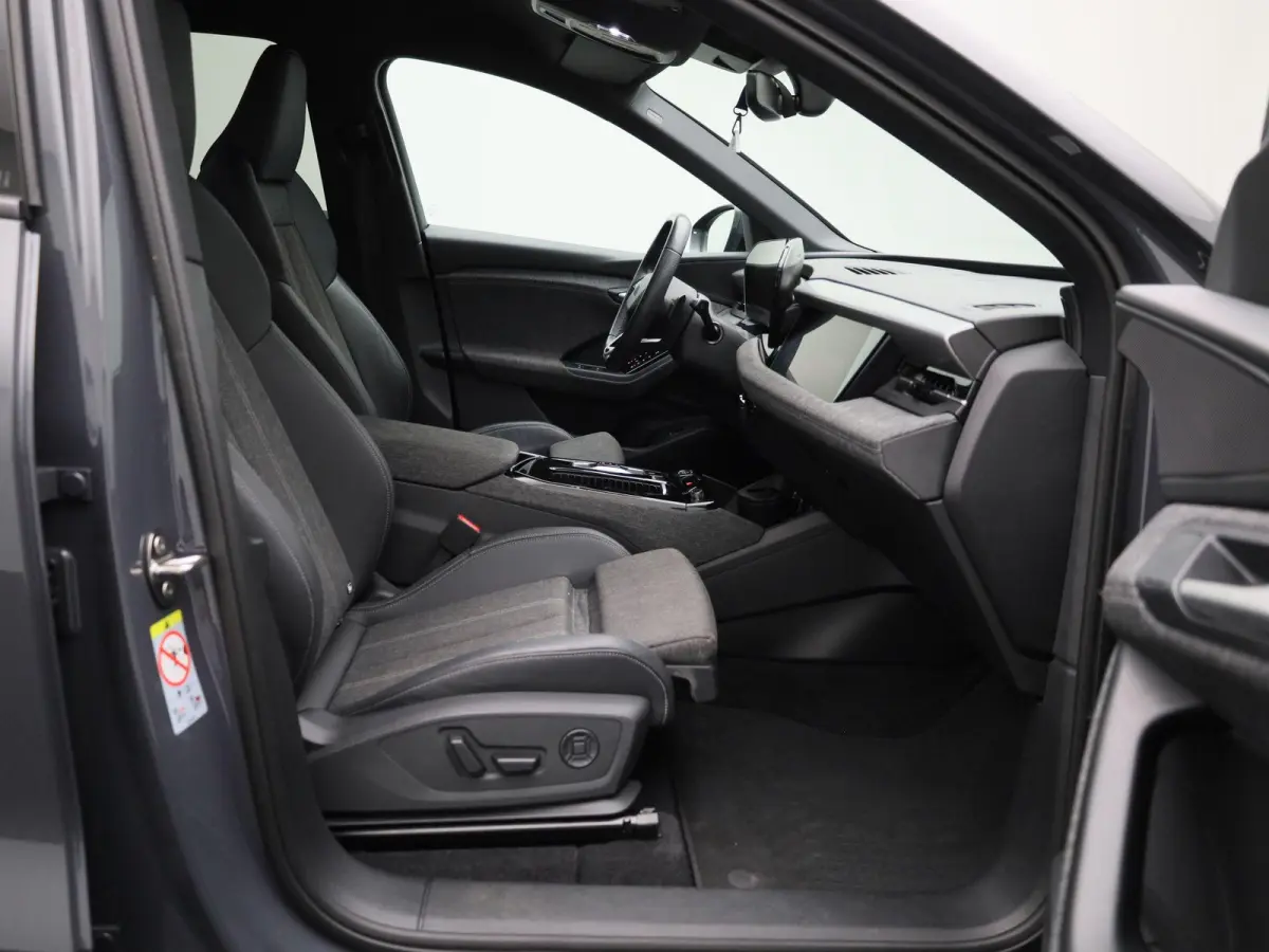 Launch edition 83 kWh 252 PK | Adaptive cruise control | Navigatie | Stuurverwarming | Stoelverwarming voor & achter | Elektrisch instel. voorstoelen | 360 Camera | Smartphone interface | MM