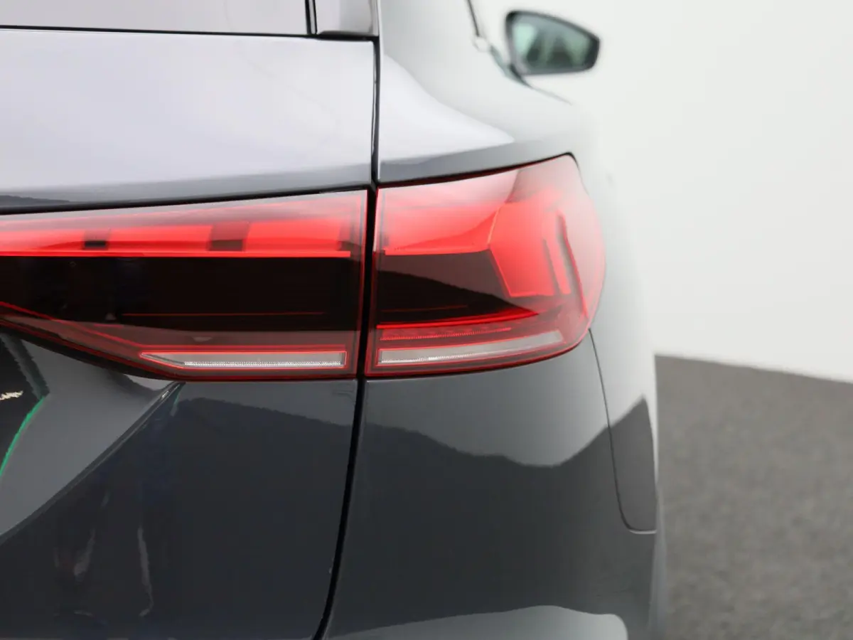 Launch edition 83 kWh 252 PK | Adaptive cruise control | Navigatie | Stuurverwarming | Stoelverwarming voor & achter | Elektrisch instel. voorstoelen | 360 Camera | Smartphone interface | MM