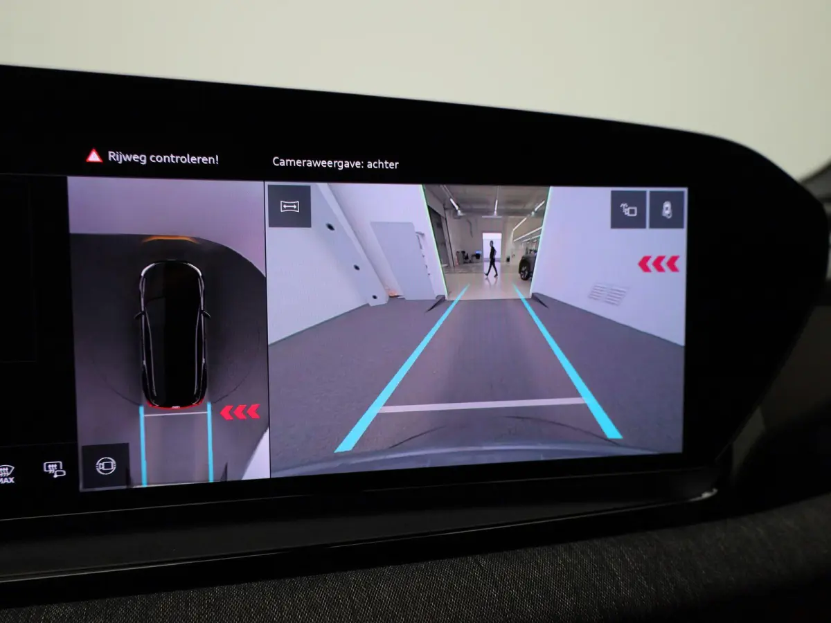 Launch edition 83 kWh 252 PK | Adaptive cruise control | Navigatie | Stuurverwarming | Stoelverwarming voor & achter | Elektrisch instel. voorstoelen | 360 Camera | Smartphone interface | MM