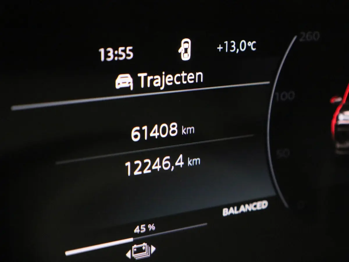 Launch edition 83 kWh 252 PK | Adaptive cruise control | Navigatie | Stuurverwarming | Stoelverwarming voor & achter | Elektrisch instel. voorstoelen | 360 Camera | Smartphone interface | MM
