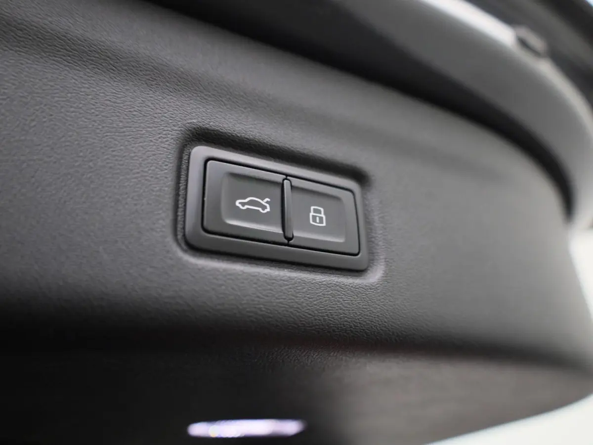 Launch edition 83 kWh 252 PK | Adaptive cruise control | Navigatie | Stuurverwarming | Stoelverwarming voor & achter | Elektrisch instel. voorstoelen | 360 Camera | Smartphone interface | MM