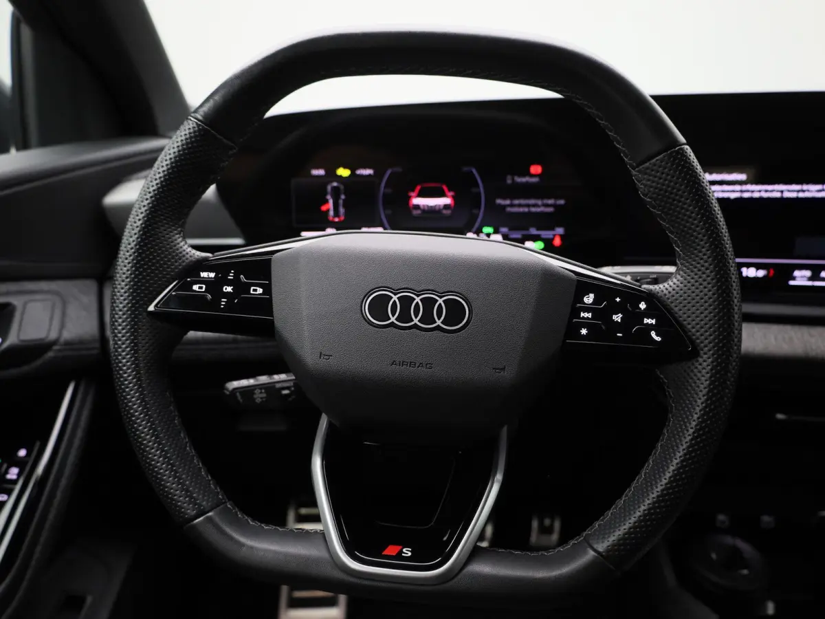 Launch edition 83 kWh 252 PK | Adaptive cruise control | Navigatie | Stuurverwarming | Stoelverwarming voor & achter | Elektrisch instel. voorstoelen | 360 Camera | Smartphone interface | MM