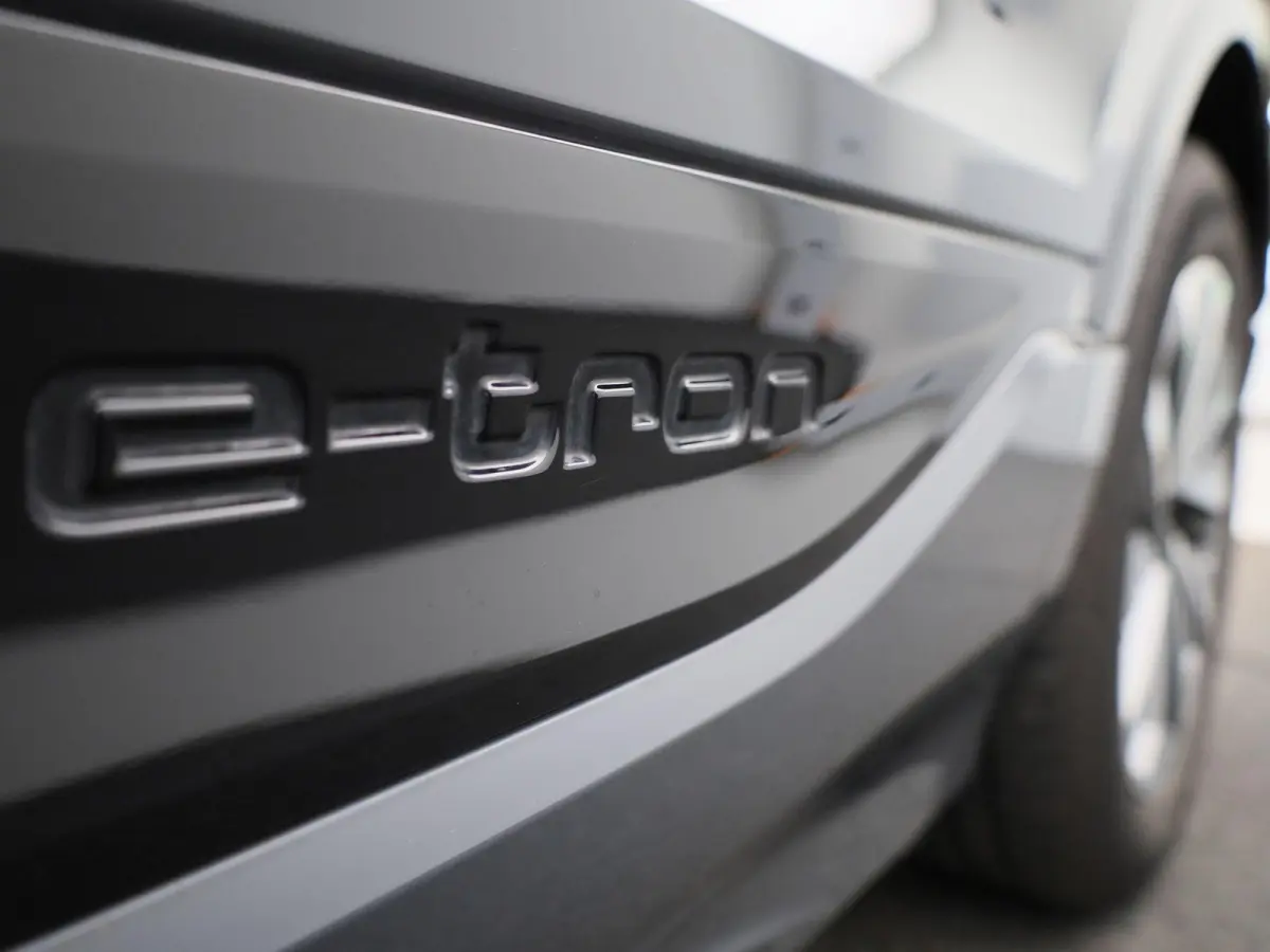 Launch edition 83 kWh 252 PK | Adaptive cruise control | Navigatie | Stuurverwarming | Stoelverwarming voor & achter | Elektrisch instel. voorstoelen | 360 Camera | Smartphone interface | MM