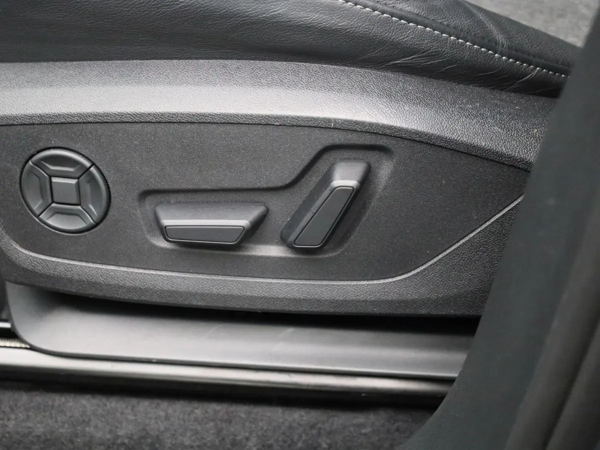 Launch edition 83 kWh 252 PK | Adaptive cruise control | Navigatie | Stuurverwarming | Stoelverwarming voor & achter | Elektrisch instel. voorstoelen | 360 Camera | Smartphone interface | MM