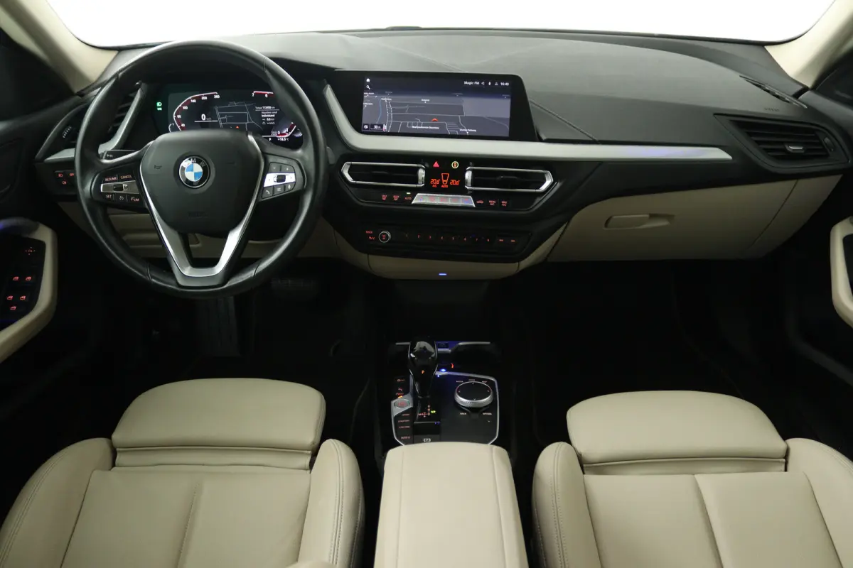 220i Business Edition (CRUISE CONTROL, NAVIGATIE, SFEERVERLICHTING)