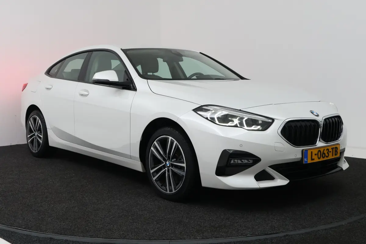 220i Business Edition (CRUISE CONTROL, NAVIGATIE, SFEERVERLICHTING)