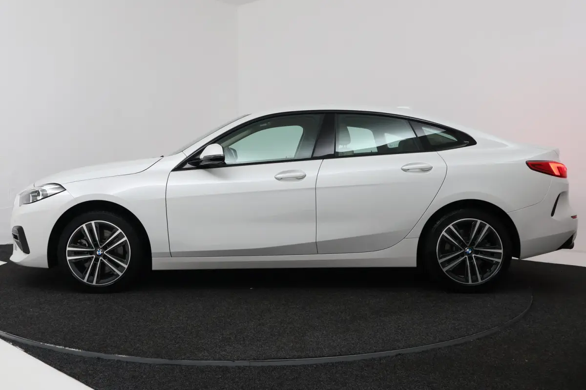220i Business Edition (CRUISE CONTROL, NAVIGATIE, SFEERVERLICHTING)