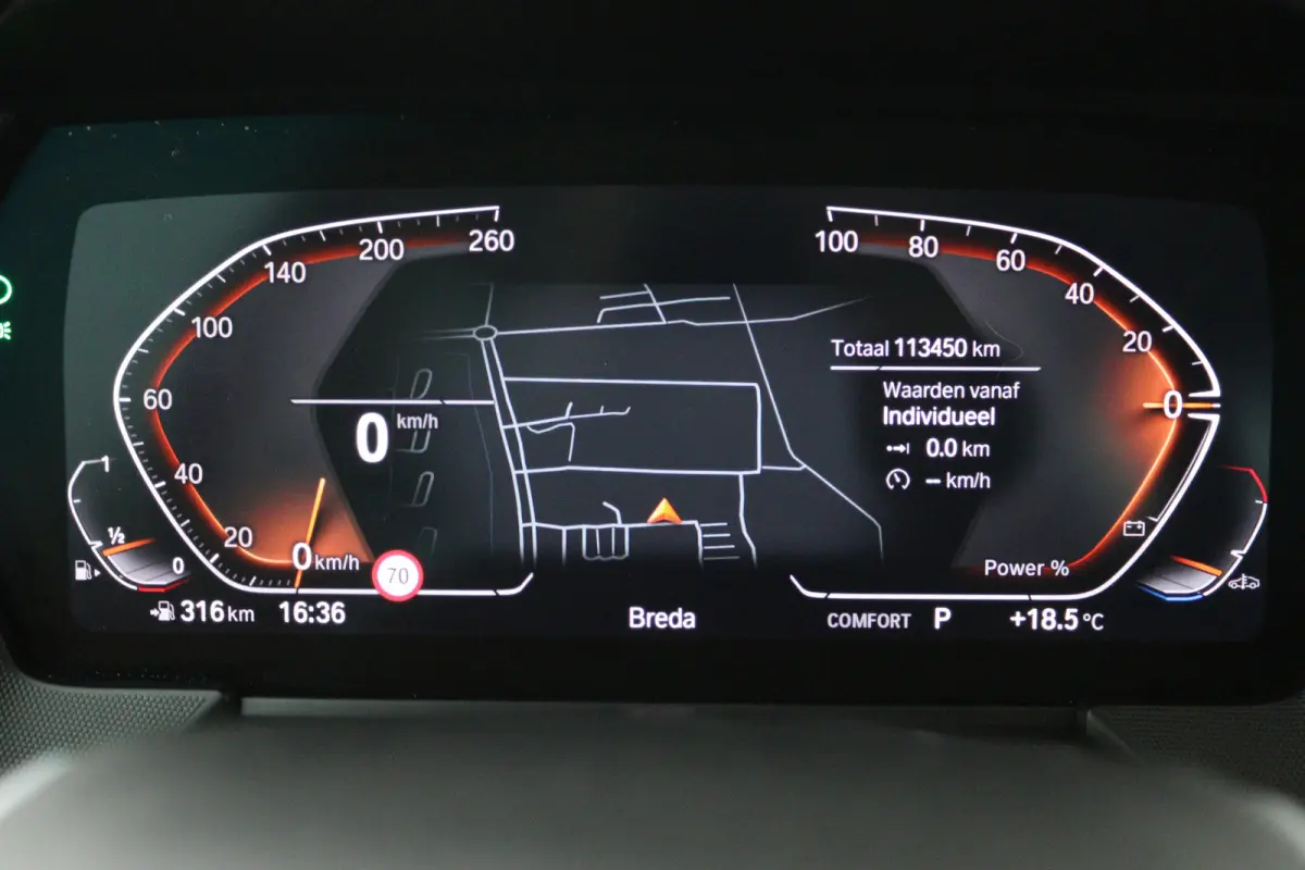 220i Business Edition (CRUISE CONTROL, NAVIGATIE, SFEERVERLICHTING)