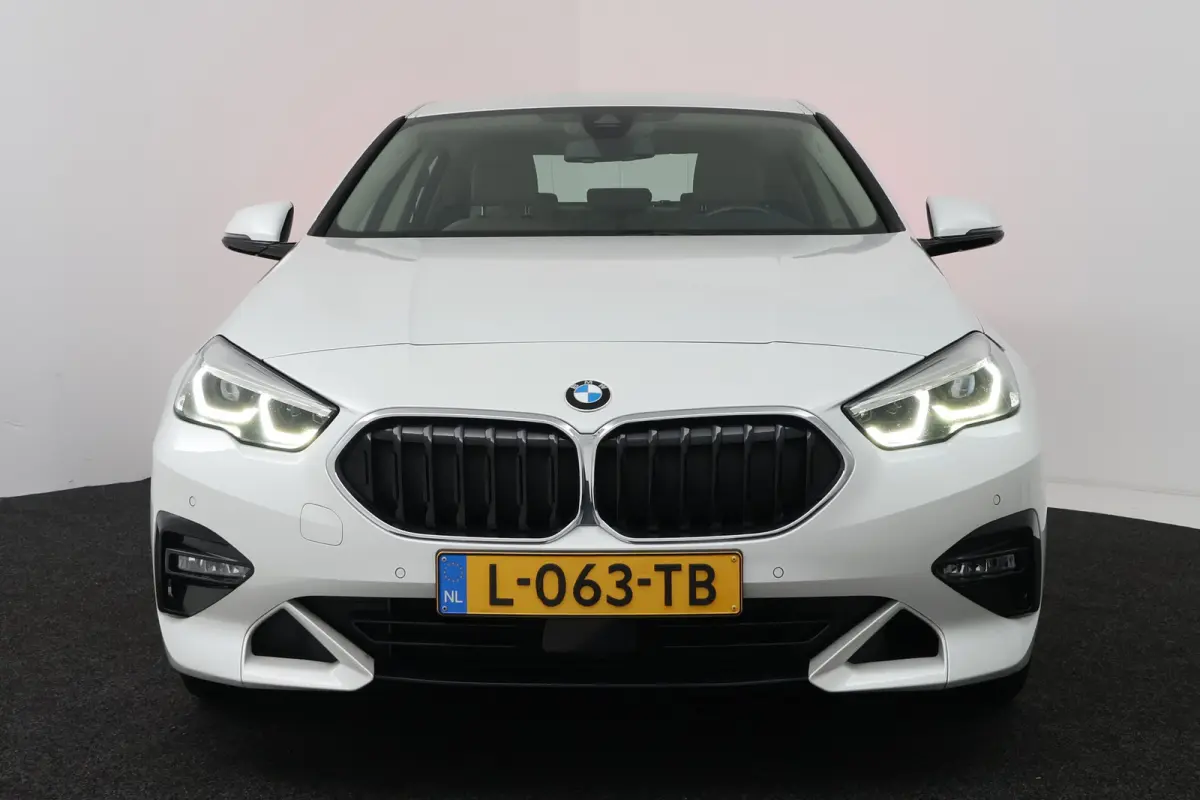 220i Business Edition (CRUISE CONTROL, NAVIGATIE, SFEERVERLICHTING)