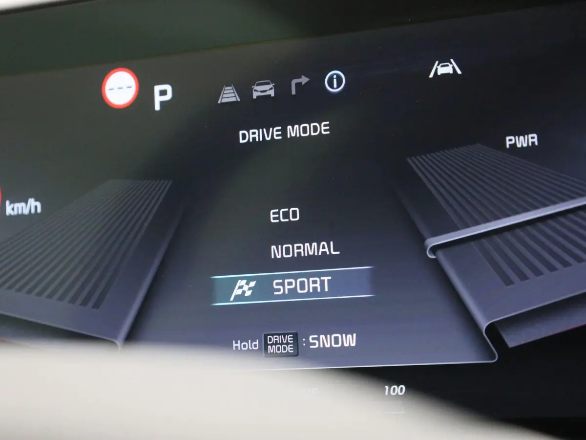 BEV 77,4 kWH GT Line AWD | 100% SOH | ACHTERUITRIJCAMERA | STOELVERWARMING | MERIDIAN AUDIO | STOELKOELING | HEAD-UP | STUURVERWARMING | ELEKTRISCHE ACHTERKLEP | MEMORY | APPLE CARPLAY - AND