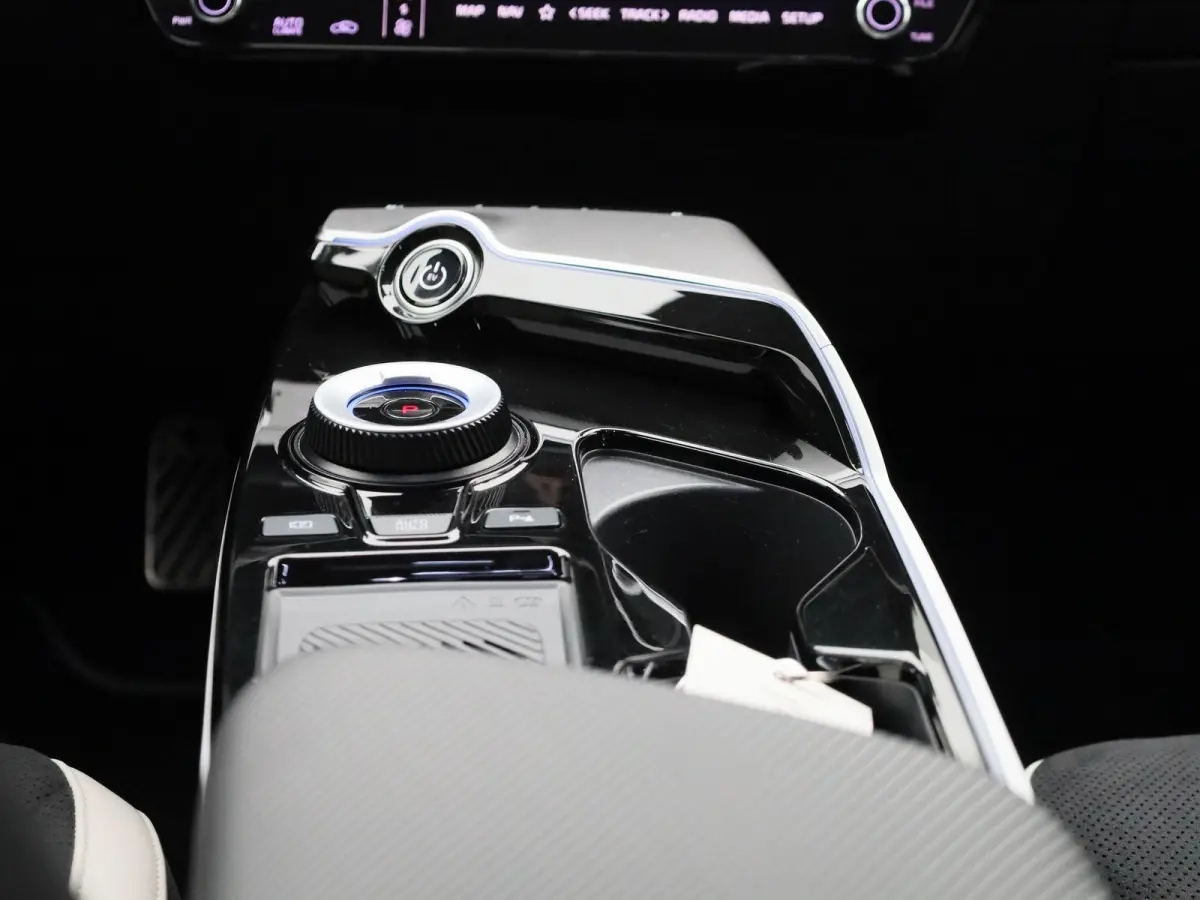 BEV 77,4 kWH GT Line AWD | 100% SOH | ACHTERUITRIJCAMERA | STOELVERWARMING | MERIDIAN AUDIO | STOELKOELING | HEAD-UP | STUURVERWARMING | ELEKTRISCHE ACHTERKLEP | MEMORY | APPLE CARPLAY - AND