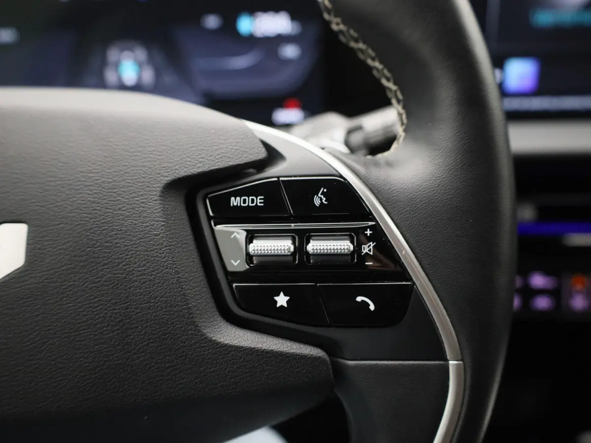 BEV 77,4 kWH GT Line AWD | 100% SOH | ACHTERUITRIJCAMERA | STOELVERWARMING | MERIDIAN AUDIO | STOELKOELING | HEAD-UP | STUURVERWARMING | ELEKTRISCHE ACHTERKLEP | MEMORY | APPLE CARPLAY - AND