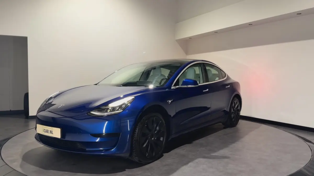 Standard RWD Plus 60 kWh | SOH 82,4% | Premium wit interieur | Trekhaak | ACC | Keurige auto