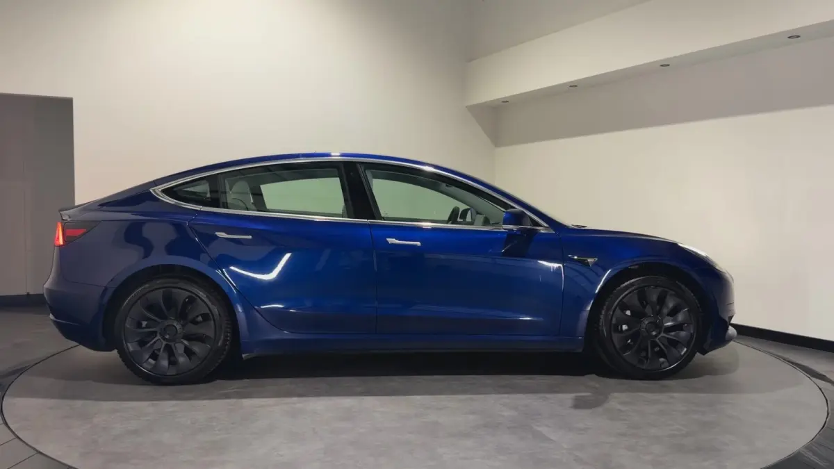 Standard RWD Plus 60 kWh | SOH 82,4% | Premium wit interieur | Trekhaak | ACC | Keurige auto