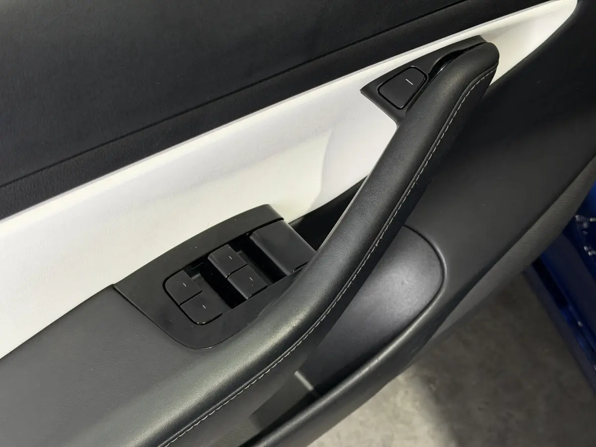 Standard RWD Plus 60 kWh | SOH 82,4% | Premium wit interieur | Trekhaak | ACC | Keurige auto
