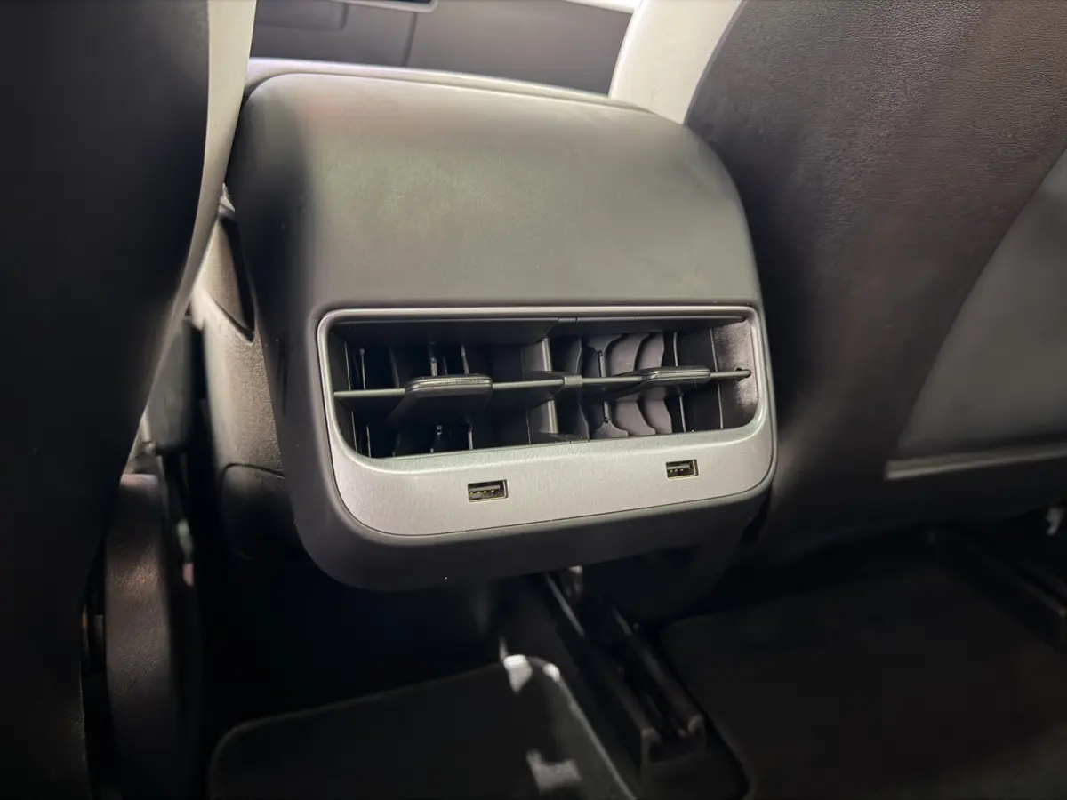 Standard RWD Plus 60 kWh | SOH 82,4% | Premium wit interieur | Trekhaak | ACC | Keurige auto