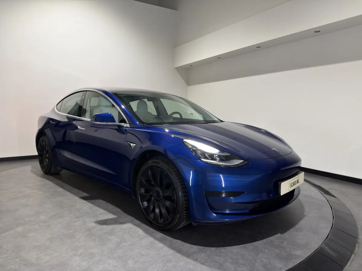 Standard RWD Plus 60 kWh | SOH 82,4% | Premium wit interieur | Trekhaak | ACC | Keurige auto