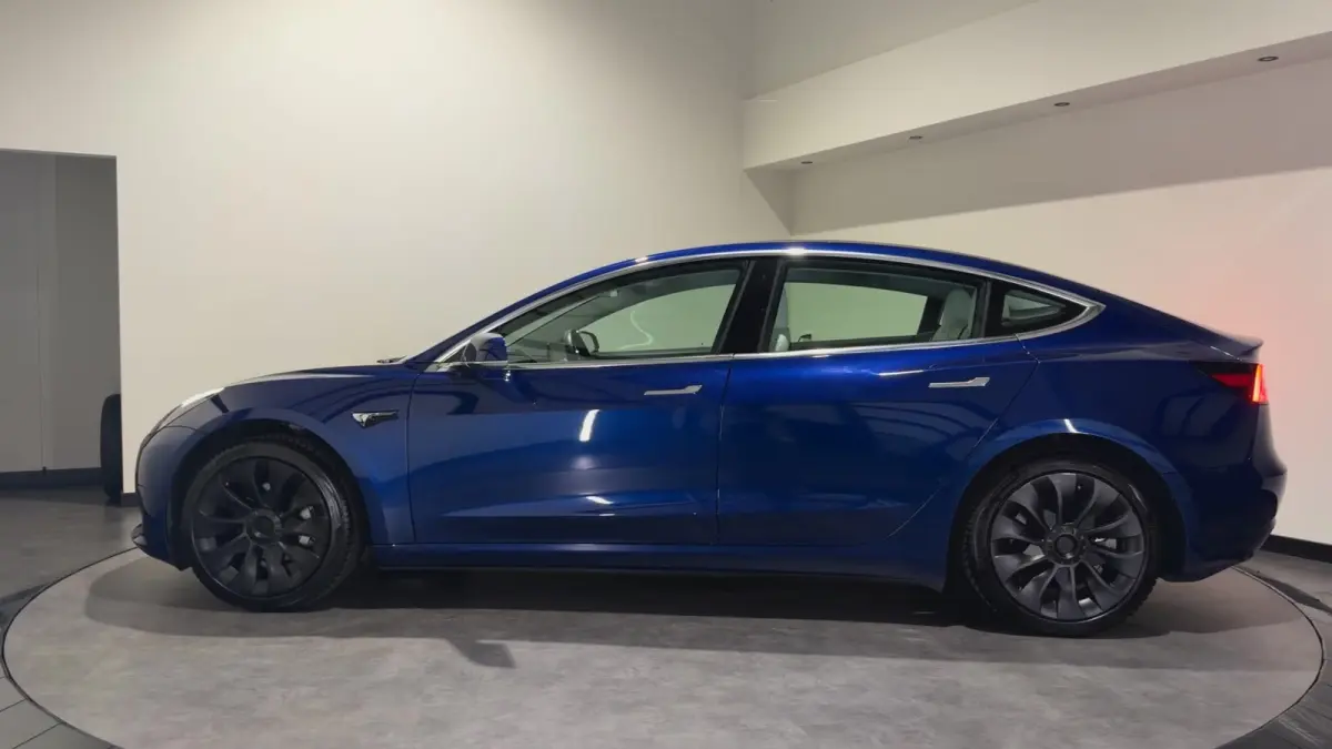 Standard RWD Plus 60 kWh | SOH 82,4% | Premium wit interieur | Trekhaak | ACC | Keurige auto