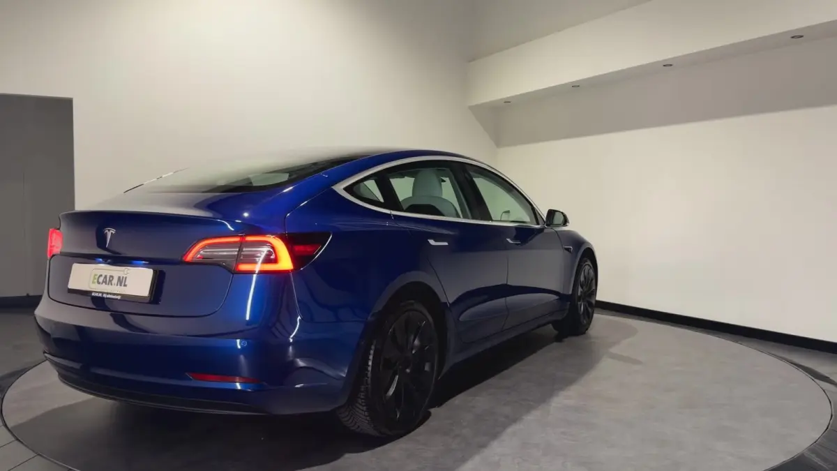 Standard RWD Plus 60 kWh | SOH 82,4% | Premium wit interieur | Trekhaak | ACC | Keurige auto