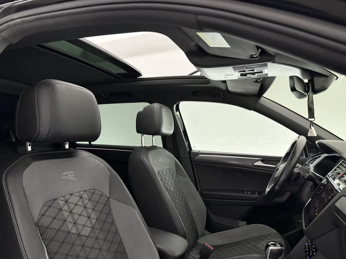 1.5 TSI R-Line Business+ Black Edition | H/K | Pano | Sfeer | Virtual | HuD | Trekhaak | Camera | Carplay | IQ Lights