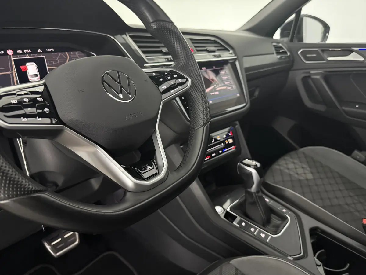 1.5 TSI R-Line Business+ Black Edition | H/K | Pano | Sfeer | Virtual | HuD | Trekhaak | Camera | Carplay | IQ Lights