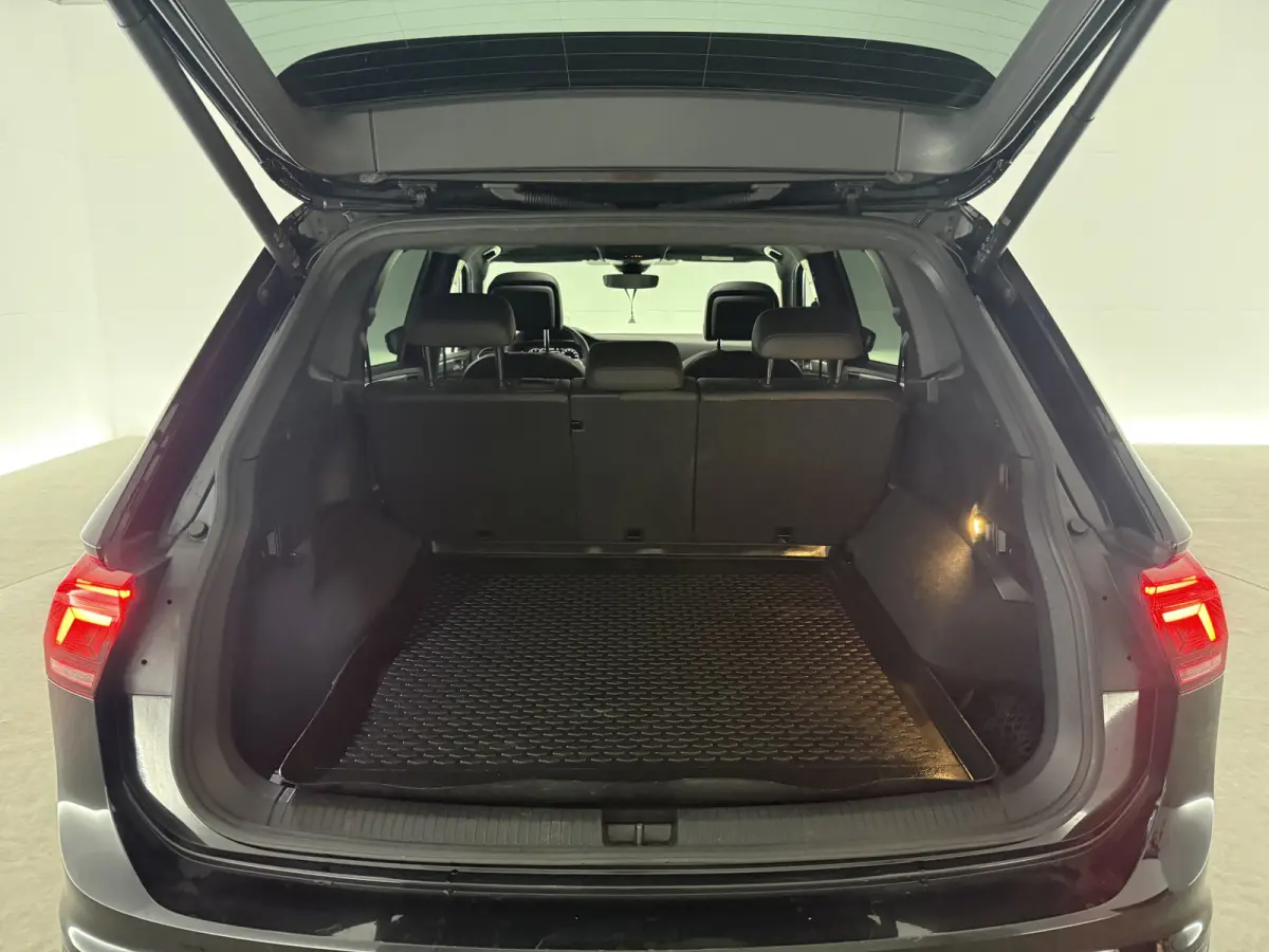 1.5 TSI R-Line Business+ Black Edition | H/K | Pano | Sfeer | Virtual | HuD | Trekhaak | Camera | Carplay | IQ Lights