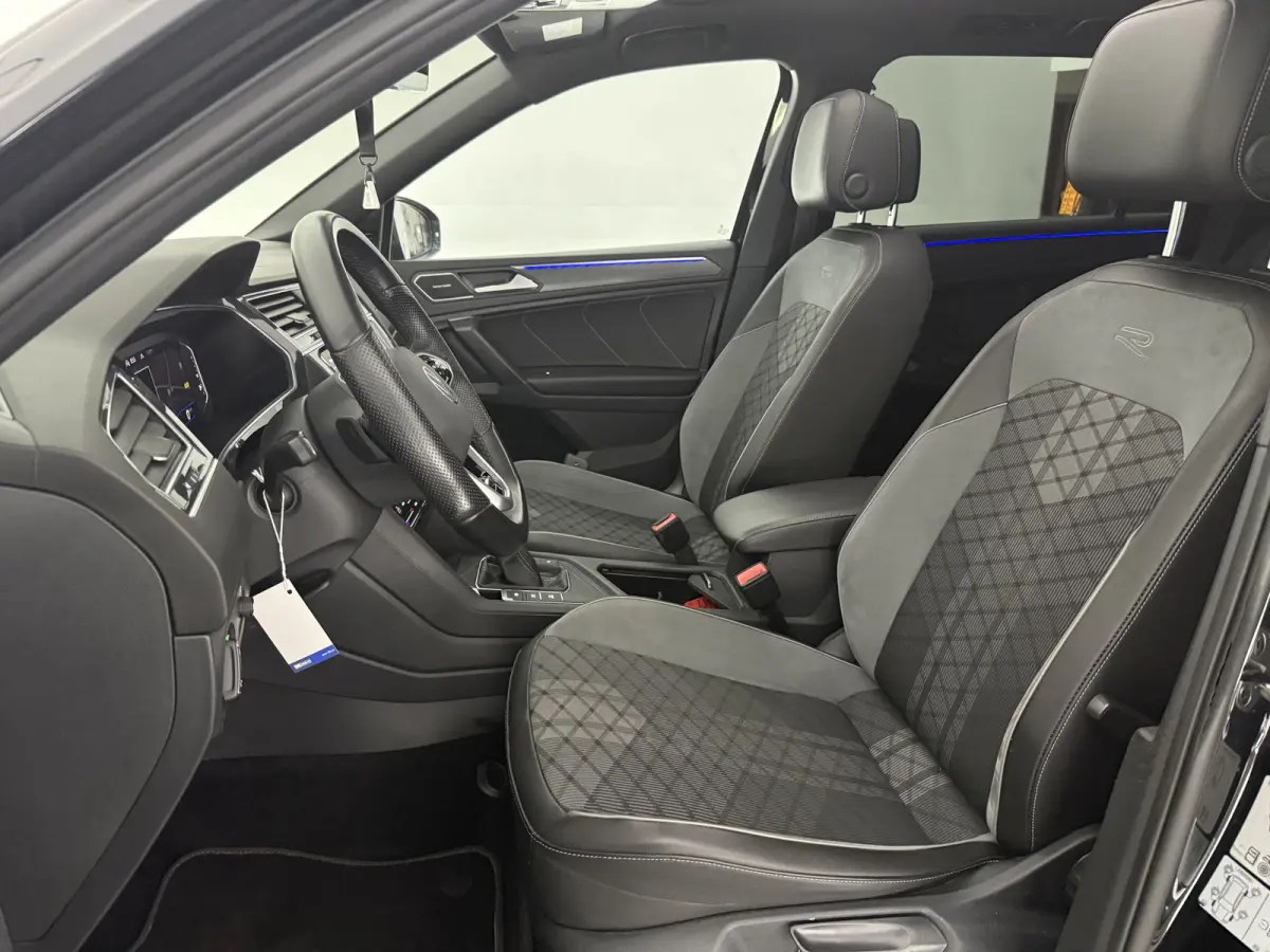 1.5 TSI R-Line Business+ Black Edition | H/K | Pano | Sfeer | Virtual | HuD | Trekhaak | Camera | Carplay | IQ Lights