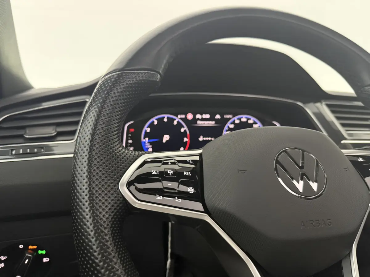 1.5 TSI R-Line Business+ Black Edition | H/K | Pano | Sfeer | Virtual | HuD | Trekhaak | Camera | Carplay | IQ Lights