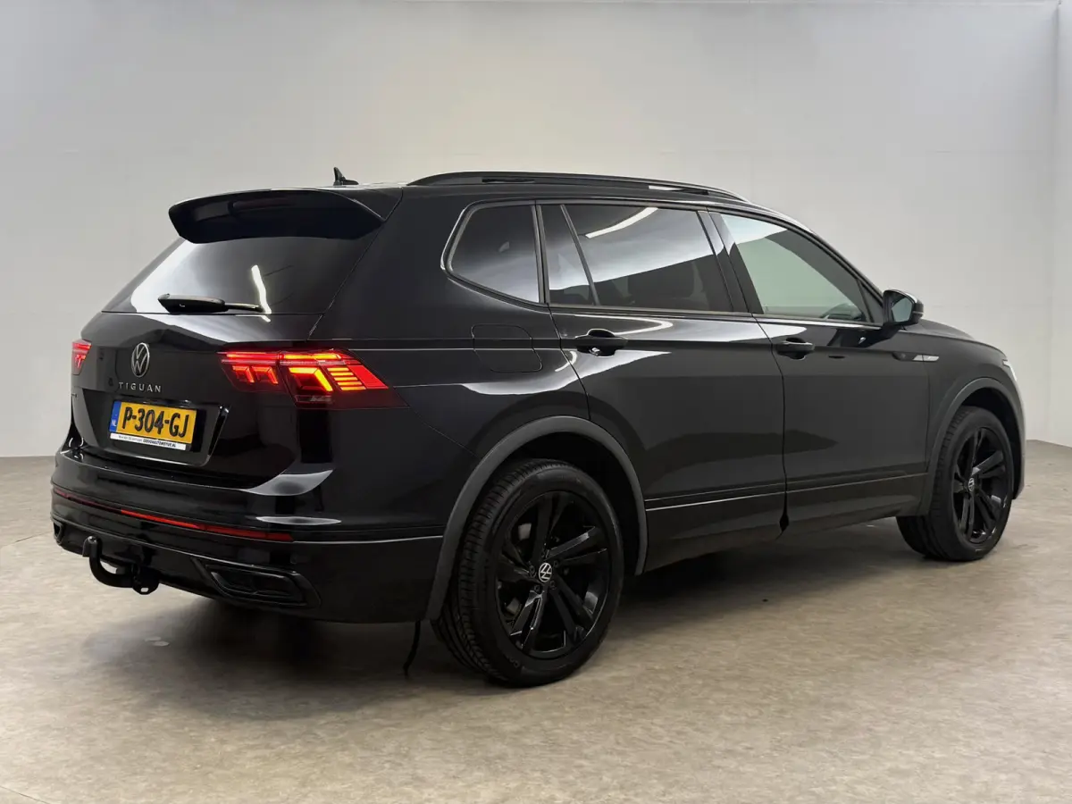 1.5 TSI R-Line Business+ Black Edition | H/K | Pano | Sfeer | Virtual | HuD | Trekhaak | Camera | Carplay | IQ Lights