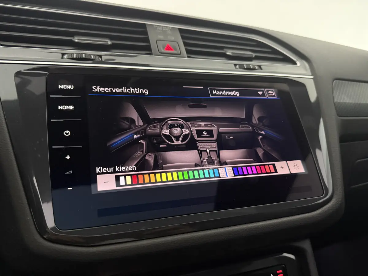 1.5 TSI R-Line Business+ Black Edition | H/K | Pano | Sfeer | Virtual | HuD | Trekhaak | Camera | Carplay | IQ Lights