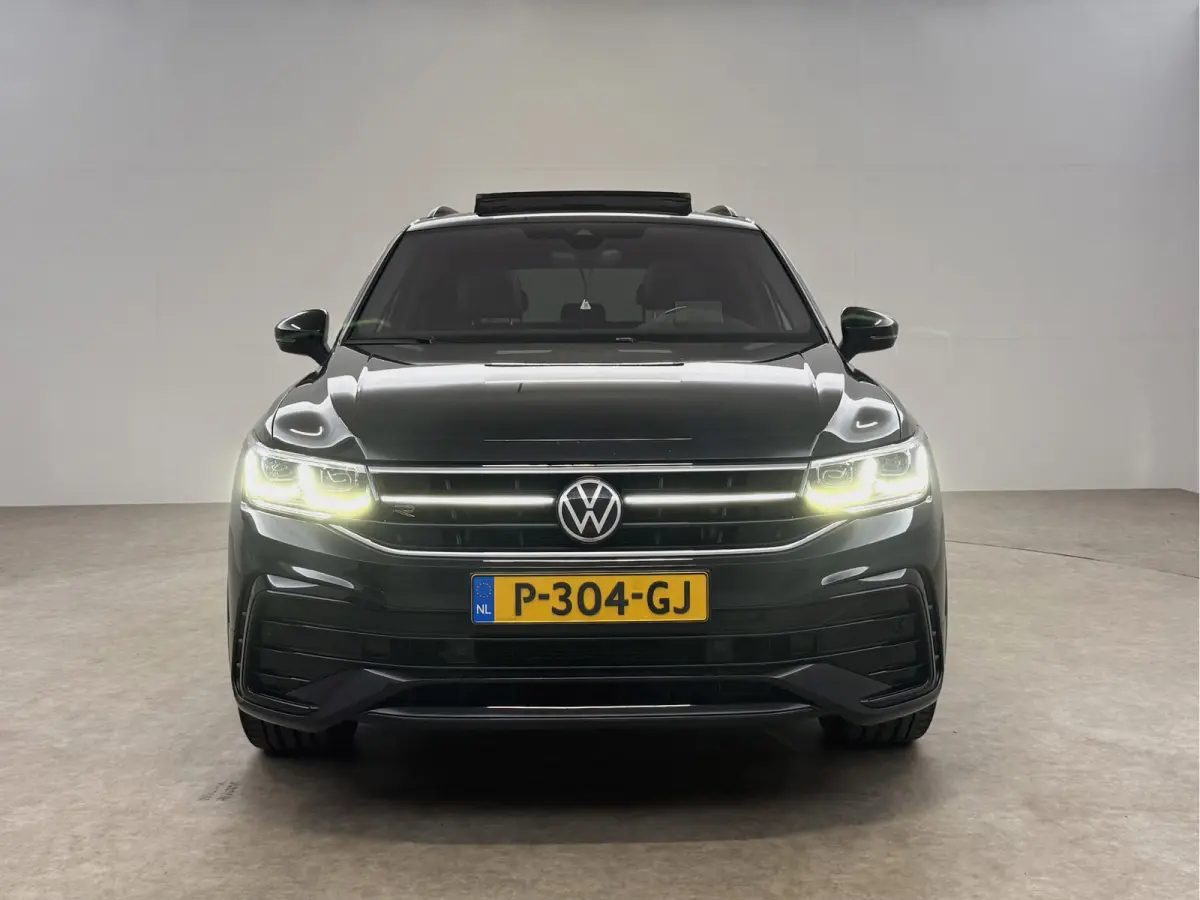1.5 TSI R-Line Business+ Black Edition | H/K | Pano | Sfeer | Virtual | HuD | Trekhaak | Camera | Carplay | IQ Lights