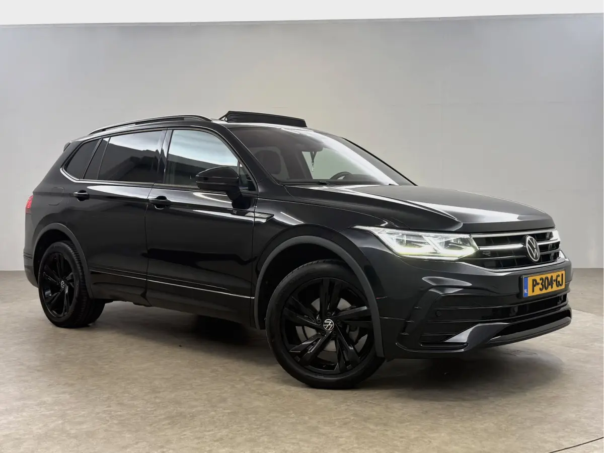1.5 TSI R-Line Business+ Black Edition | H/K | Pano | Sfeer | Virtual | HuD | Trekhaak | Camera | Carplay | IQ Lights