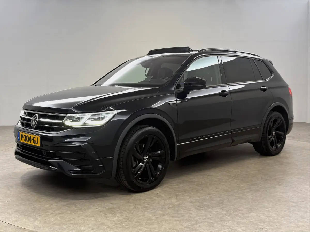 1.5 TSI R-Line Business+ Black Edition | H/K | Pano | Sfeer | Virtual | HuD | Trekhaak | Camera | Carplay | IQ Lights