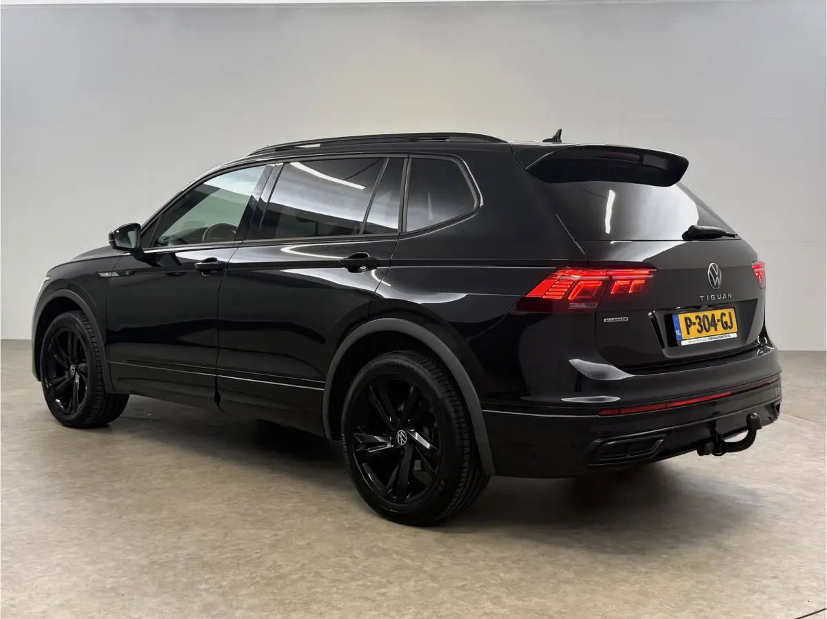 1.5 TSI R-Line Business+ Black Edition | H/K | Pano | Sfeer | Virtual | HuD | Trekhaak | Camera | Carplay | IQ Lights