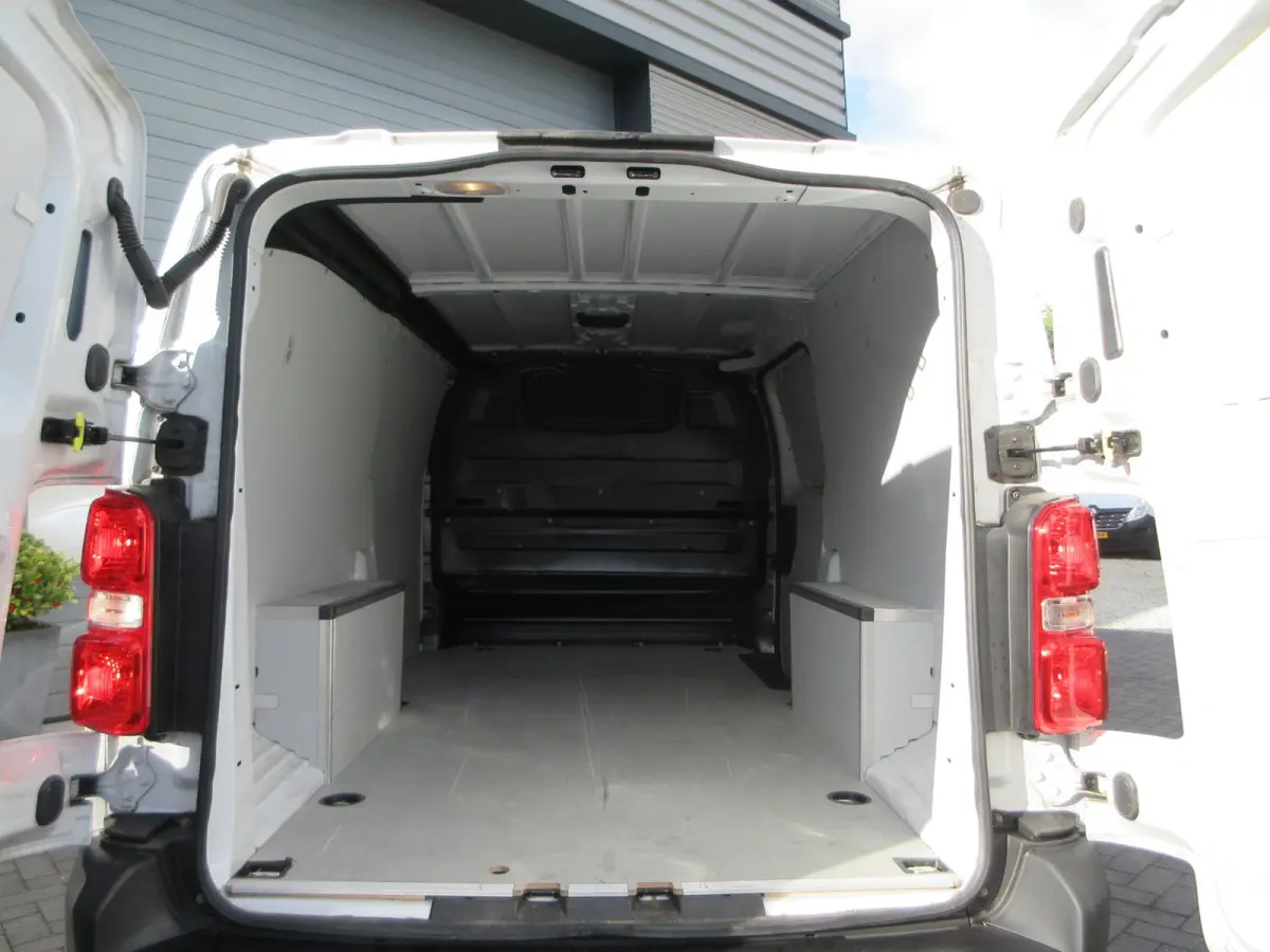 2.0, 177pk, L3, Euro6, Airco, Navigatie, Stuurverwarming, PDC. 3-Zits.